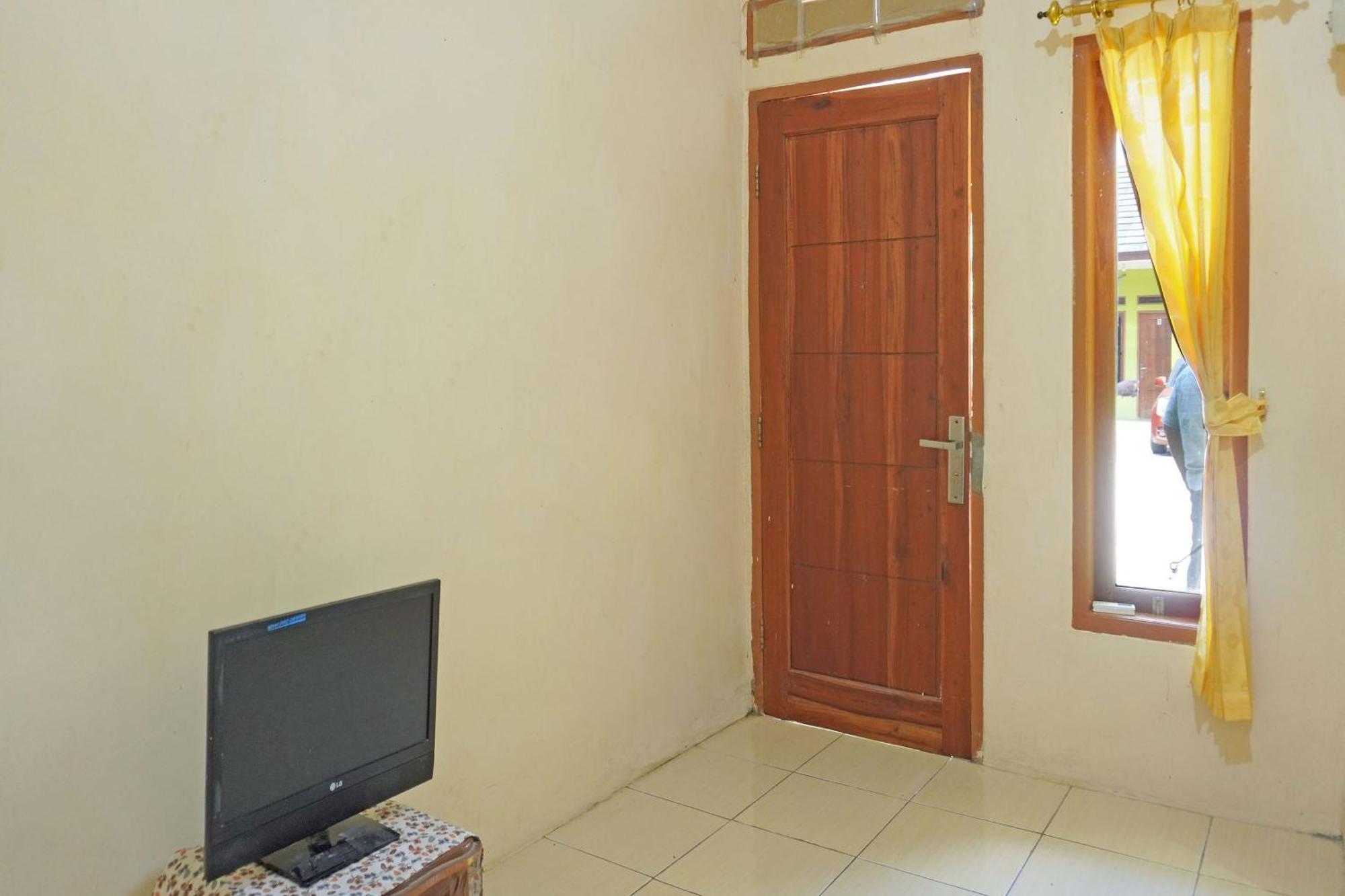 Oyo 91762 Green Home Stay Syariah Purwakarta Exterior photo